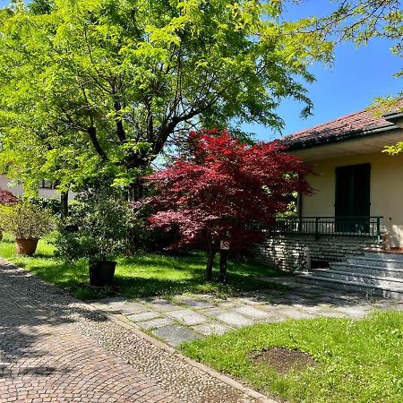 Lukas Home Con Il Cuore Appartamento 3 Camere Al Piano Terra E Appartamento 1 Camera In Taverna Merone Bagian luar foto