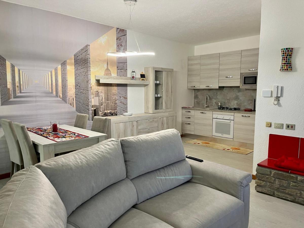 Lukas Home Con Il Cuore Appartamento 3 Camere Al Piano Terra E Appartamento 1 Camera In Taverna Merone Bagian luar foto