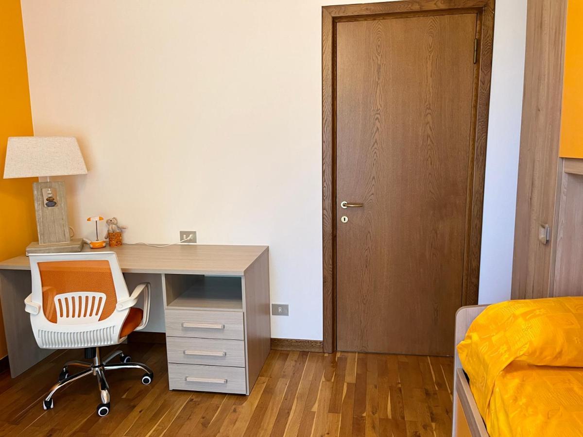 Lukas Home Con Il Cuore Appartamento 3 Camere Al Piano Terra E Appartamento 1 Camera In Taverna Merone Bagian luar foto