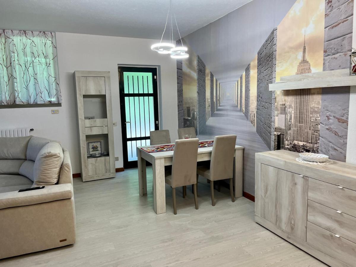 Lukas Home Con Il Cuore Appartamento 3 Camere Al Piano Terra E Appartamento 1 Camera In Taverna Merone Bagian luar foto