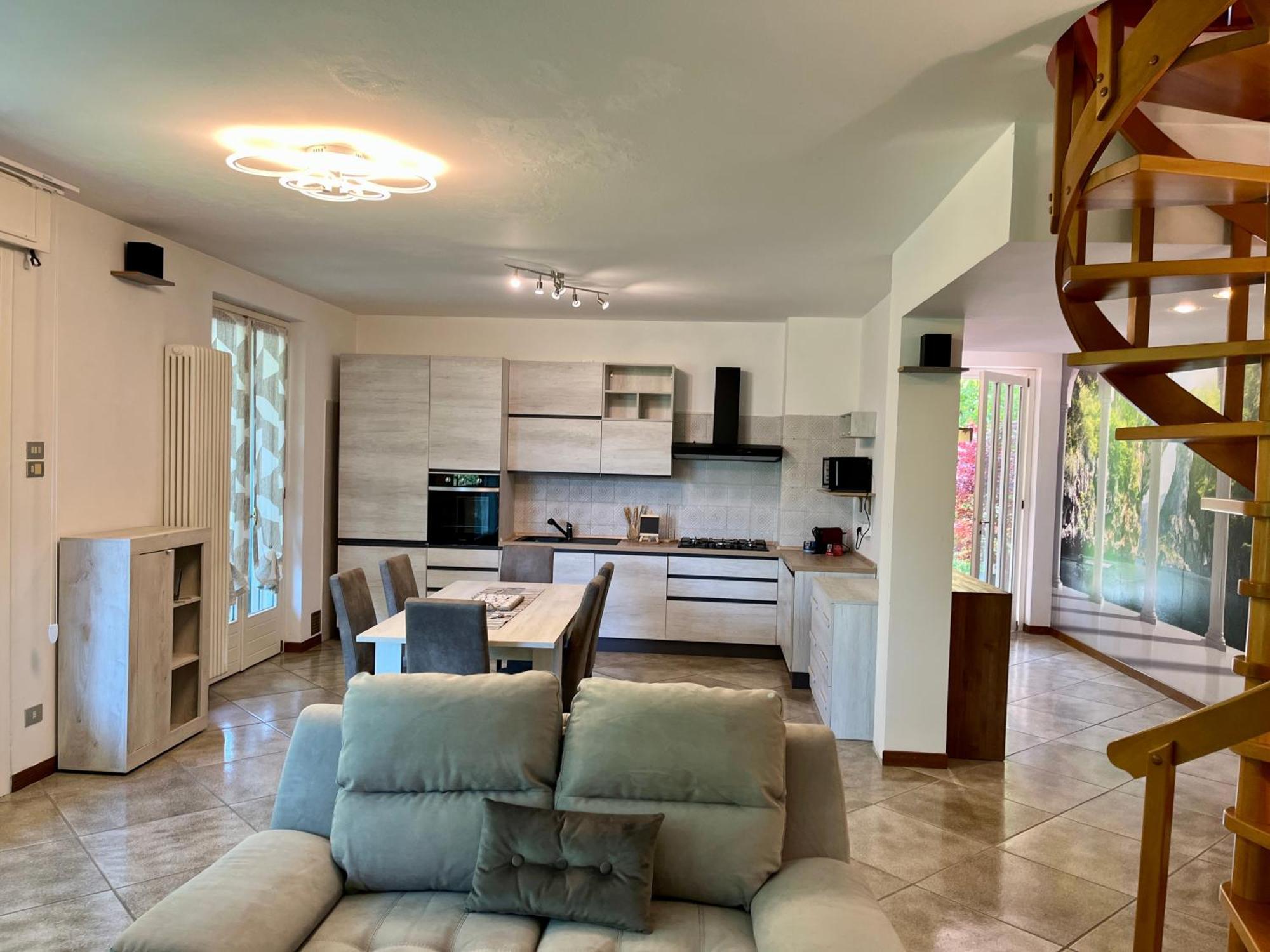 Lukas Home Con Il Cuore Appartamento 3 Camere Al Piano Terra E Appartamento 1 Camera In Taverna Merone Bagian luar foto